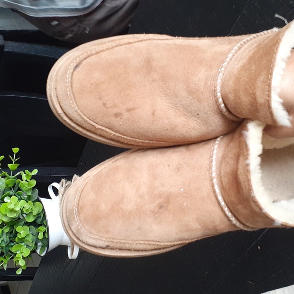 UGG BOOTIES - Picture 8 of 8